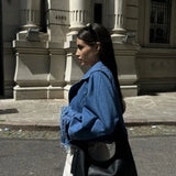 Chaqueta vaquera elegante con solapas desgastadas