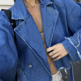 Chaqueta vaquera elegante con solapas desgastadas