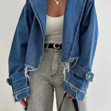 Chaqueta vaquera elegante con solapas desgastadas