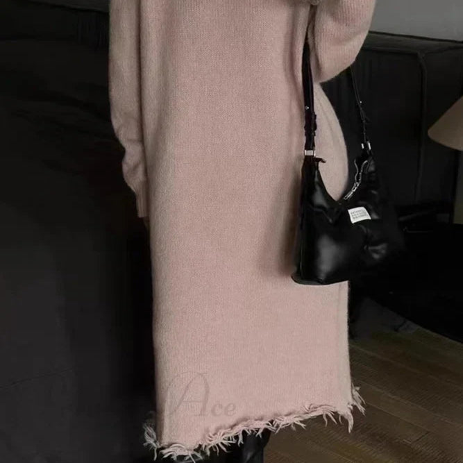 Vestido de punto desgastado con bordes sin rematar