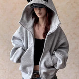 Sudadera corta con cremallera, paneles de remaches y orejas de dóberman.