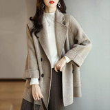 Gabardina de mujer – Corte entallado – Lana – Cruzada – Solapas ajustadas