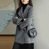 Gabardina de mujer – Corte entallado – Lana – Cruzada – Solapas ajustadas
