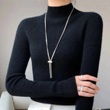 Suéter de mujer – Corte entallado – Punto de lana – Cuello alto – Ribete de canalé