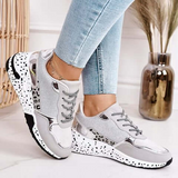 Zapatillas deportivas para mujer – Diseño texturizado – Detalles metálicos – Suela moteada – Cordones