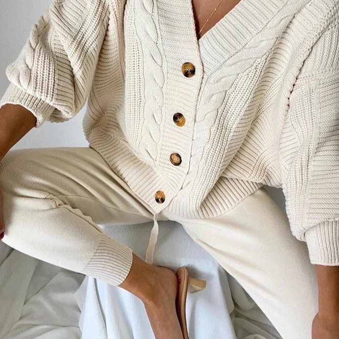 Conjunto de punto para mujer: cárdigan de lana holgado y pantalón ajustado de canalé.