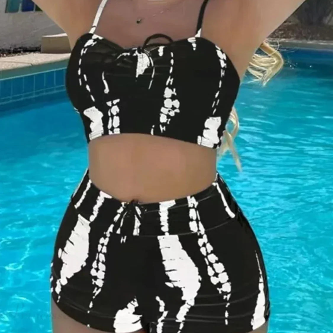 Conjunto de dos piezas de pantalones cortos con cordón
