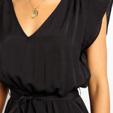 Mono de mujer – Corte holgado – Tejido transpirable – Mangas cortas – Cuello en V