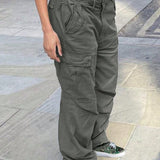 Pantalones cargo de verano con corte ajustado y piernas rectas.