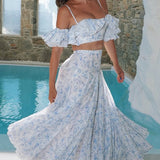 Conjunto de dos piezas: vestido largo con volantes y estampado floral con hombros descubiertos