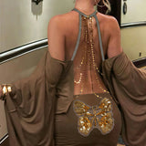 Vestido mini ajustado con espalda abierta, mangas murciélago y cadena.