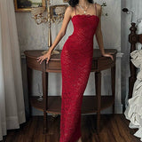 Vestido maxi sexy ajustado con tirantes finos y aberturas de encaje.
