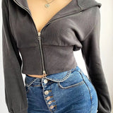 Sudadera con capucha corta, sencilla y ajustada, con doble cremallera