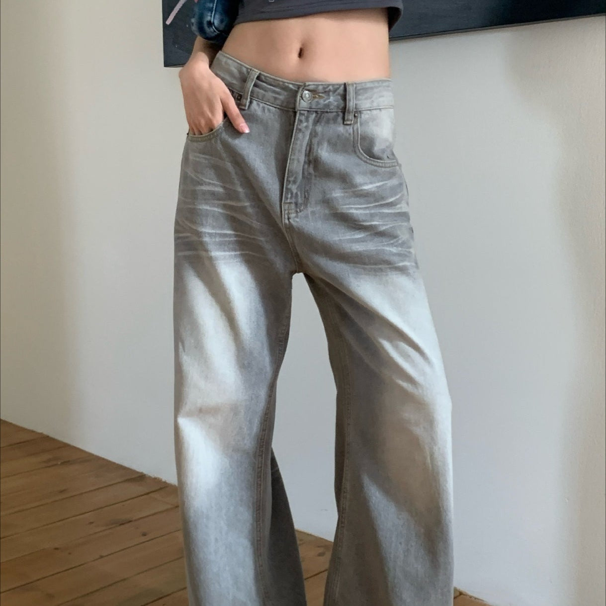 Vaqueros vintage de mezclilla descolorida con piernas anchas