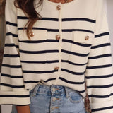 Blusa de rayas con botones delanteros y mangas largas en punto