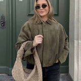 chaqueta de aviador con textura de ante