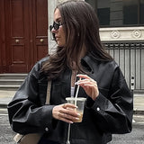 Chaqueta de cuero mate corta y holgada