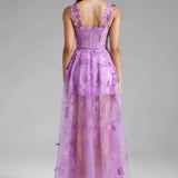 Vestido de noche con tirantes finos y mariposa