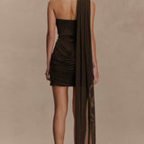 Vestido de noche mini, ajustado, fruncido y sin tirantes