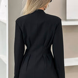 Blazer con escote en V y cintura ajustada
