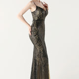 Vestido maxi sirena con lentejuelas y tirantes cruzados, escote en pico.