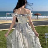 Vestido largo fluido con tirantes finos y volantes con estampado floral