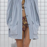 Chaqueta casual con detalles plisados