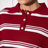Blusa de rayas con mangas largas y cuello casual.