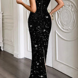 Elegante vestido largo sin tirantes para ocasiones especiales.