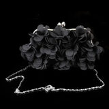 Elegante bolso de noche con estampado floral blanco para novia.