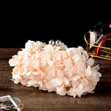 Elegante bolso de noche con estampado floral blanco para novia.