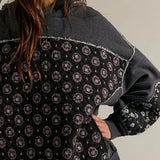 Sudadera informal con paneles bordados