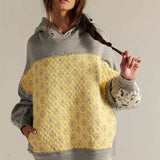 Sudadera informal con paneles bordados