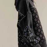 Sudadera informal con paneles bordados