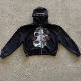 Sudadera con cremallera, bordado y pedrería.