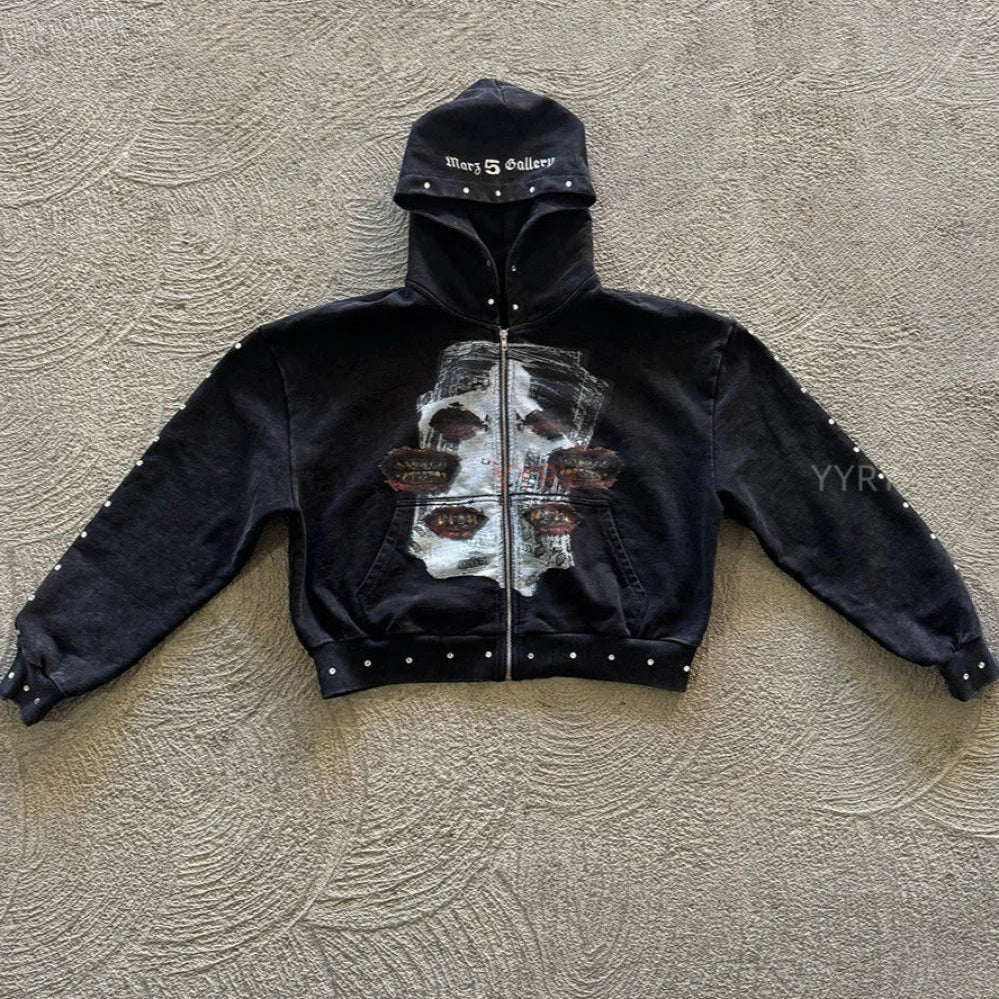 Sudadera con cremallera, bordado y pedrería.