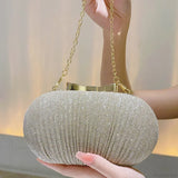 Bolso de noche, pulsera de boda.