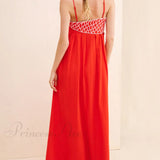 Un precioso y original vestido midi con tirantes y forma de pez.