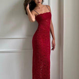 Vestido maxi sexy ajustado con tirantes finos y aberturas de encaje.