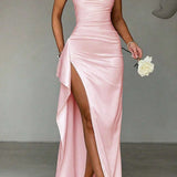 Elegante vestido largo con tirantes finos.