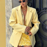 Blazer sencillo y elegante de corte relajado.