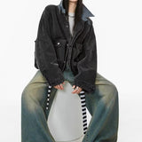 Chaqueta de trabajo con bolsillos, corte informal.