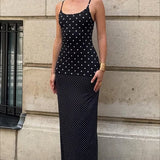 Vestido largo de lunares con tirantes finos, ajustado