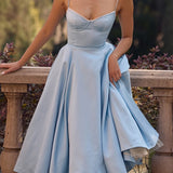Vestido de noche largo con escote en pico y detalles abullonados