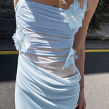 Vestido largo sin espalda con recortes florales en 3D y cuello halter