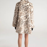 Gabardina de piel sintética con estampado de leopardo