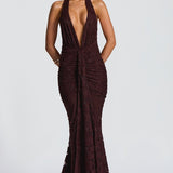Vestido de noche entallado con detalle de fruncido y lazo.