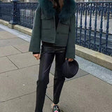 Chaqueta de lana verde con cuello de piel extraíble
