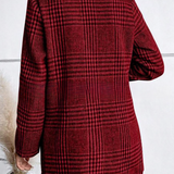 Elegante chaqueta entallada con solapas con muescas en tweed a cuadros
