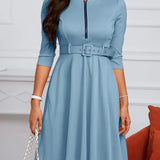 Vestido de mujer de corte A - Largo hasta la rodilla - Mangas 3/4 - Cuello redondo con cremallera - Cinturón ajustable